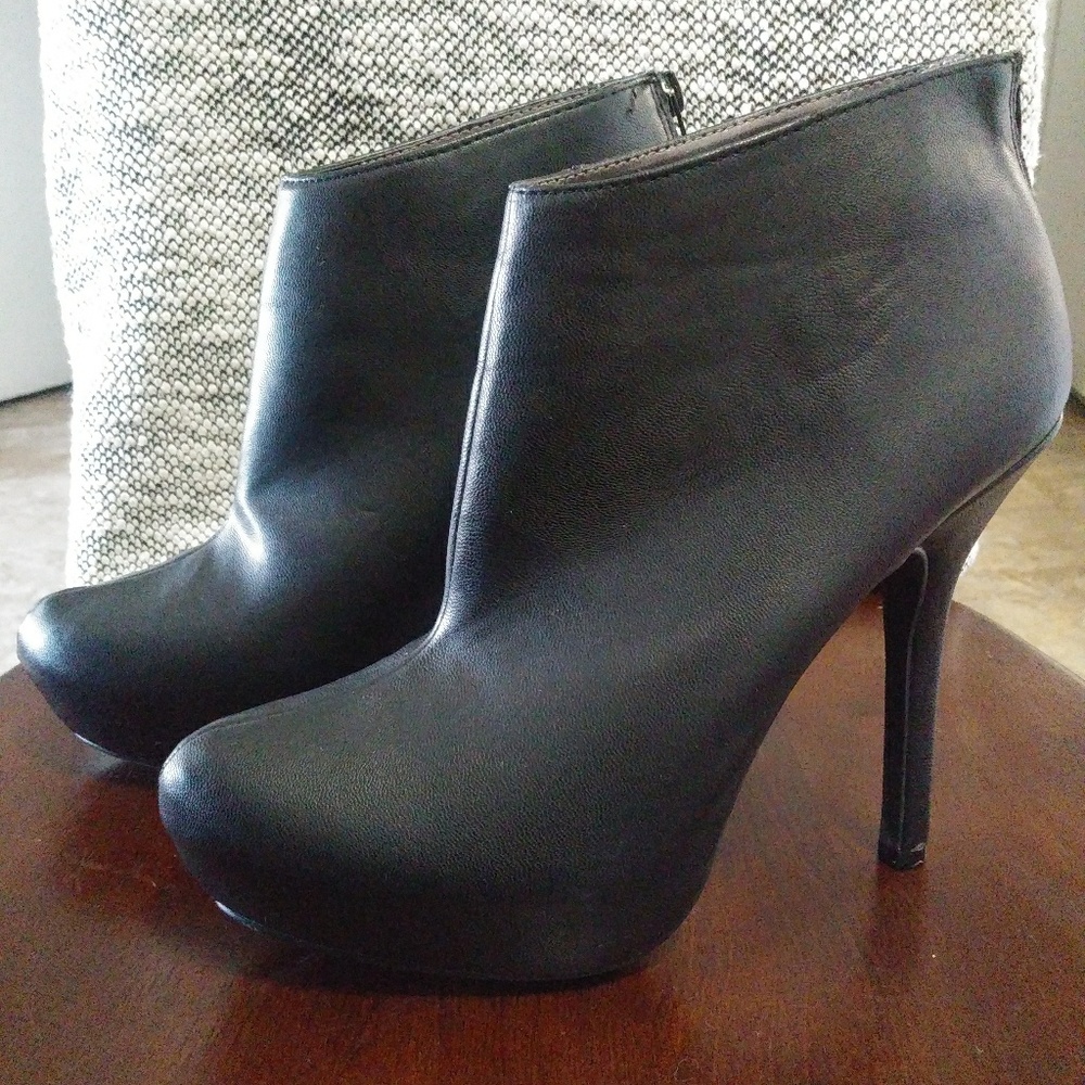 Forever 21 Leather Platform Closed toe Heels